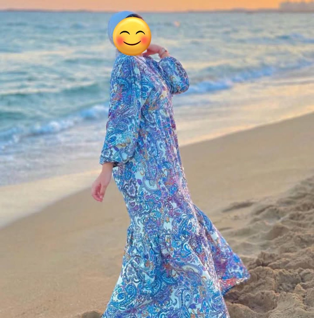 ليست الحياةُ بمظاهرها..
بل بِخـفاياهــــــا..
و ليــس الــــناس بوجوهــــهم..
بـــل بقــــلوبــــهم..
كل إنسان يمكنه نقش إسمه..
في المكان الذي يريده..
إلا القلـــــــوب..
فإنها لا تقبل النقش فيها..
إلا..
لمن نبضت لهم..
حباً و ٱحتراماً