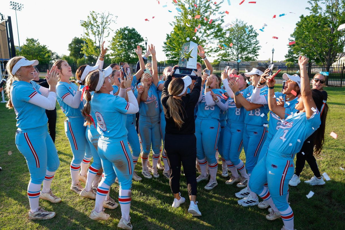 Heading back to Boca Raton as 𝐑𝐄𝐏𝐄𝐀𝐓 𝐂𝐇𝐀𝐌𝐏𝐒 ‼️ 🏆🏆

#WIP🏝️ | Owls’ postseason powered by Demand the Limits | demandthelimits.com