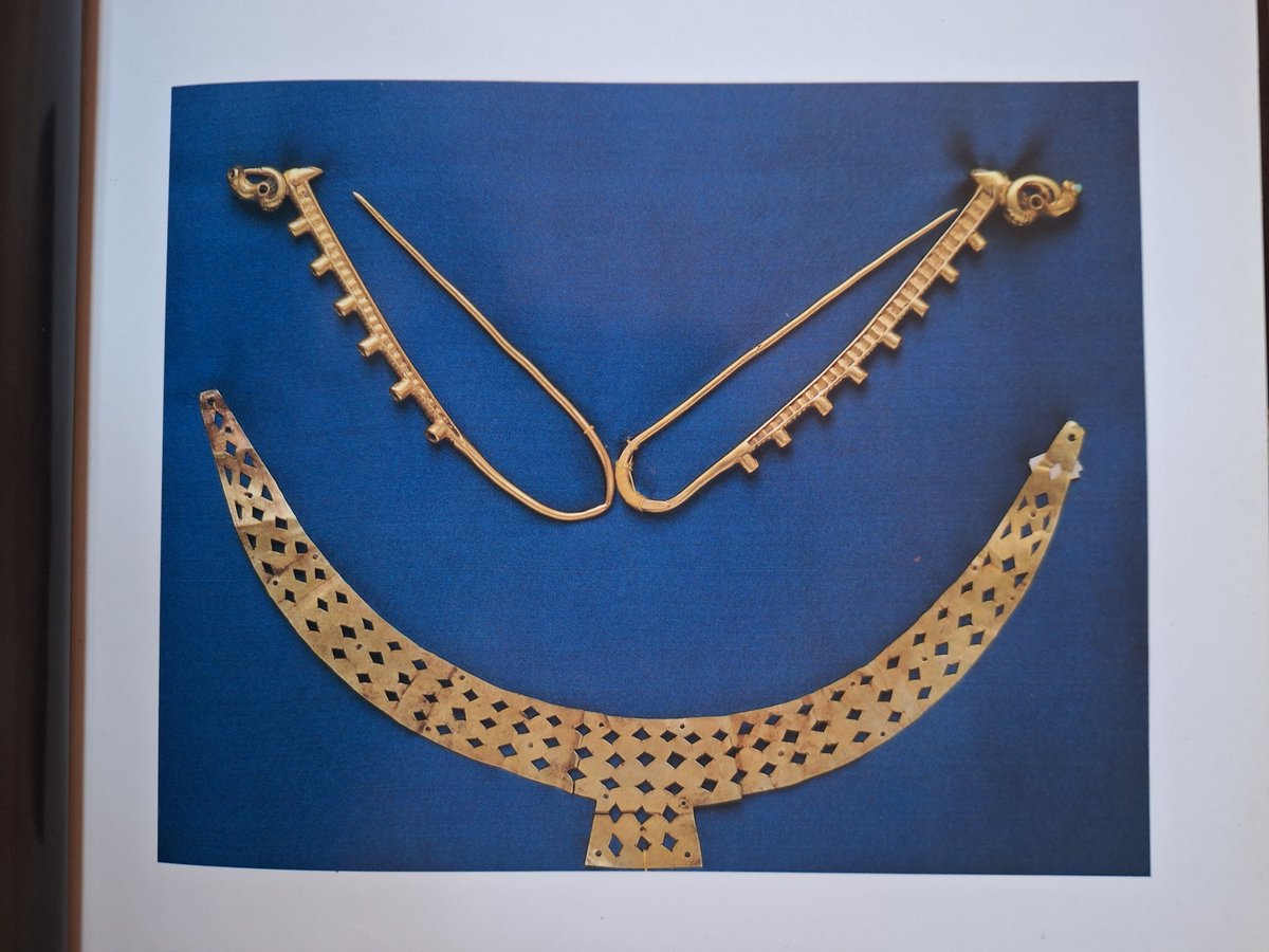 Энэ дөрвөлжин булш, буган чулуун хөшөөнүүд ямар аугаа их түүх өгүүлж буйг өргөн олон түмэндээ хүргэнэ дээ. Бидний Монголчуудын бүтээсэн түүх-соёлын өв барагдашгүй арвин их шүү...