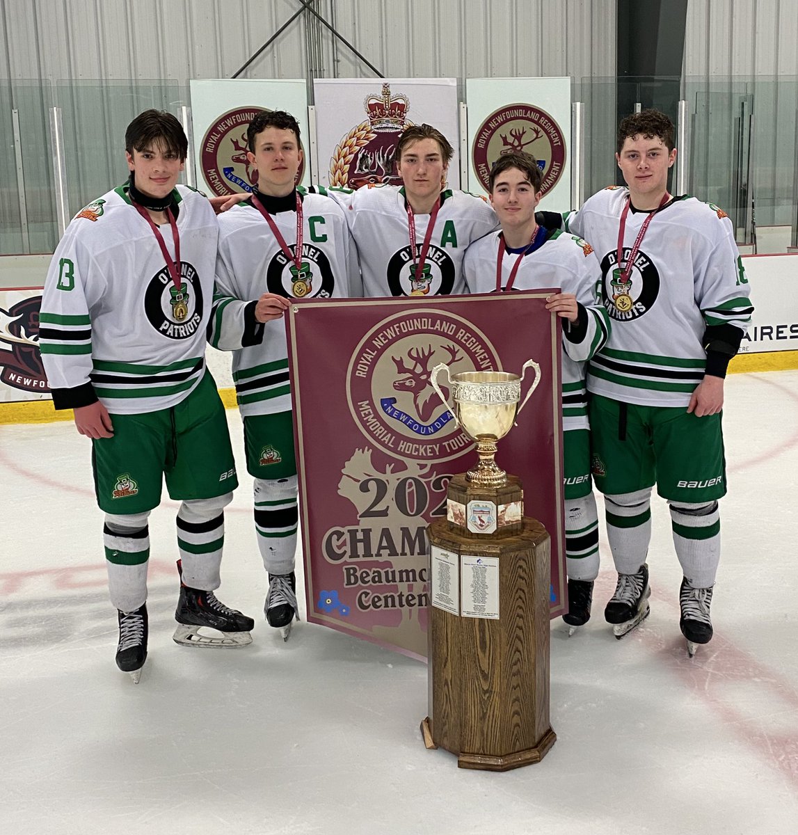 👀#GrowlersSighting👀
Congrats to #6 Jack Hutchings, #14 Ben O’Brien, #19 Reed Chafe, #22 Connor Coates &amp; #24 Brandon Philpott &amp; their <a href="/ODHockey/">OD Hockey</a> teammates on capturing the 2025 <a href="/RNFLDRHockey/">RNFLDRHockey</a> Beaumont-Hamel Centennial Cup!! #GrowlersFamily #Woof