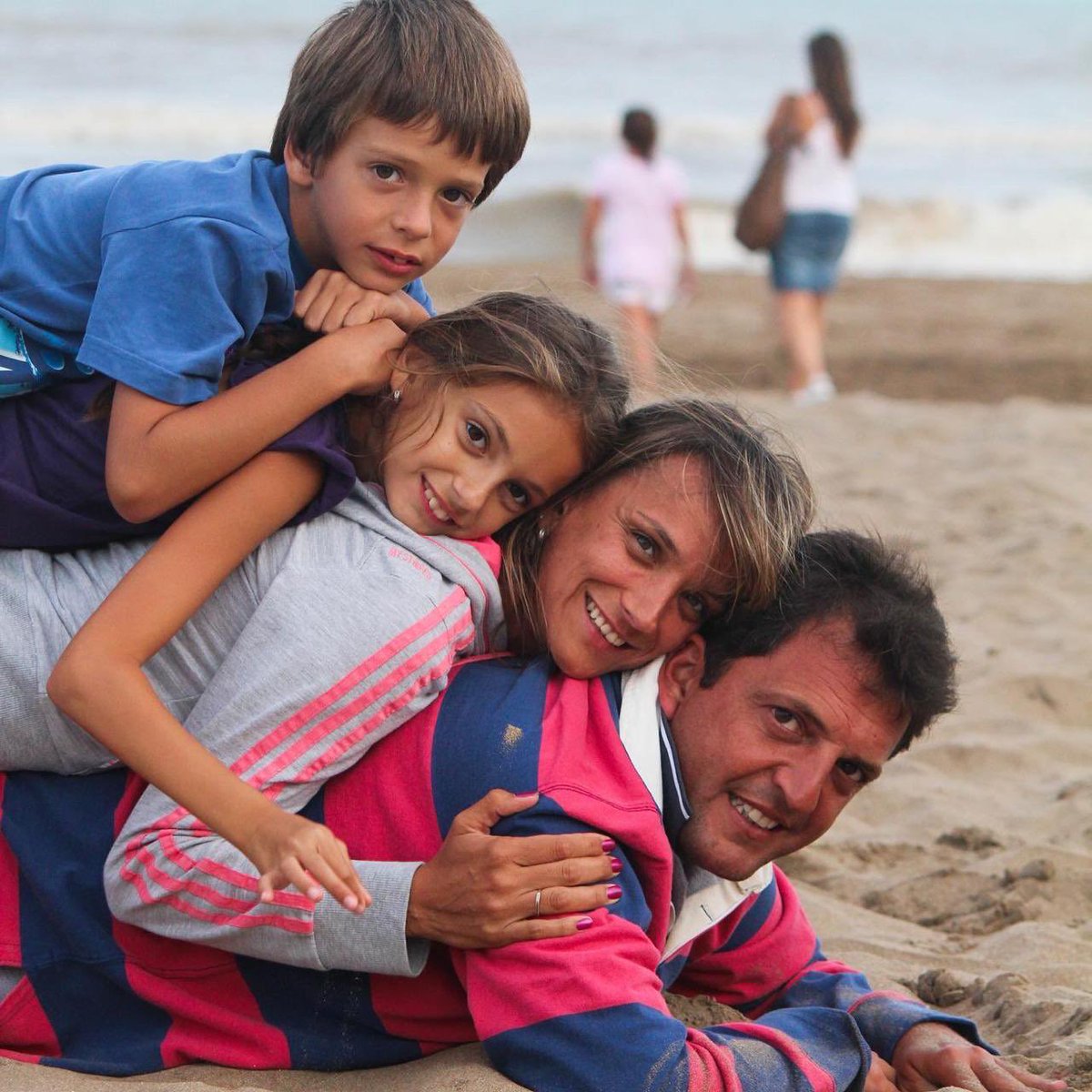 SergioMassa's tweet image. Sos la mujer que admiro y elijo cada día. Si volviera a nacer mil veces, volvería a elegirte cada vez. Feliz cumple, Male. Te amo.