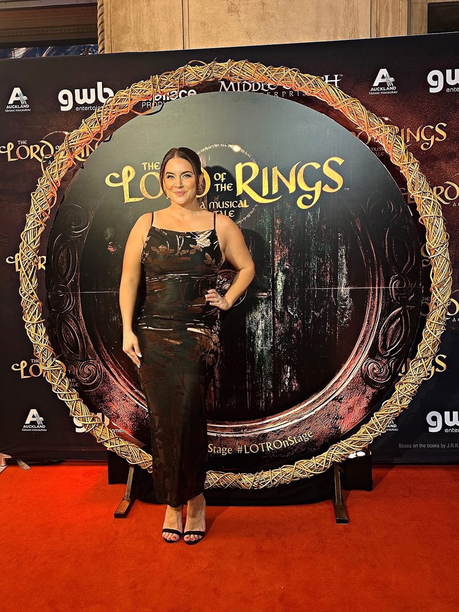 TeressaLiane's tweet photo. Had an amazing night with my beautiful sister at the Melbourne Opening Night of The Lord of the Rings - A Musical Tale last week.

Congratulations #LOTRonstage on a WILDLY FUN &amp; ENTERTAINING night! 😆💕Xx

https://t.co/tPYFnC407s https://t.co/dJiFaQalpJ
