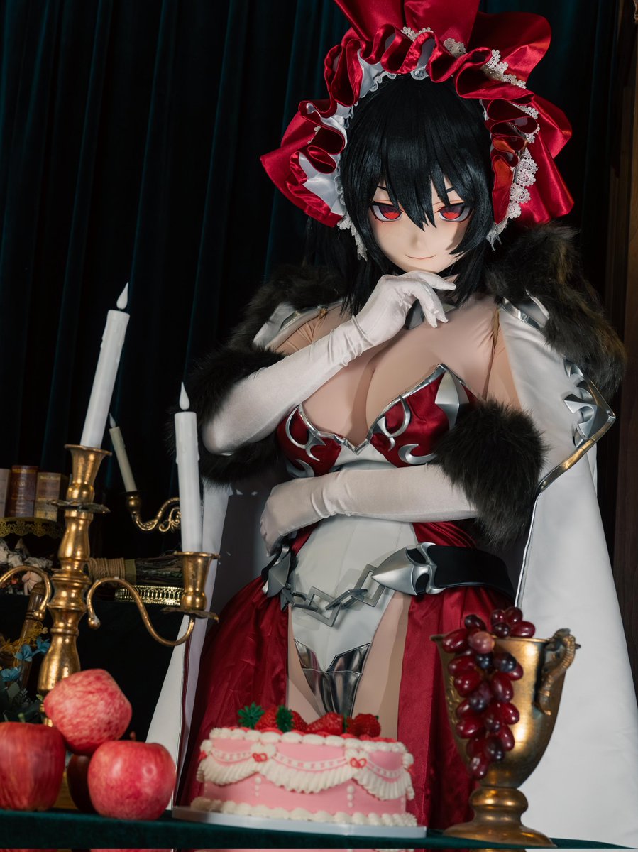 Raimu_miracle's tweet image. 「うむ、わらわの誕生日を祝おうという心意気、感心じゃな。 我が眷属よ、褒めて遣わすぞ。」
「嗯、想為妾身過生日的心意真令人感動。我的眷屬啊，妾身讚許你。」

今天5/5是伊莉亞的生日呀！祝伊莉亞生日快樂！🎉🎂

📷：@kelliecosplayer

#プリコネR #イリヤ誕生日 #kigurumi
