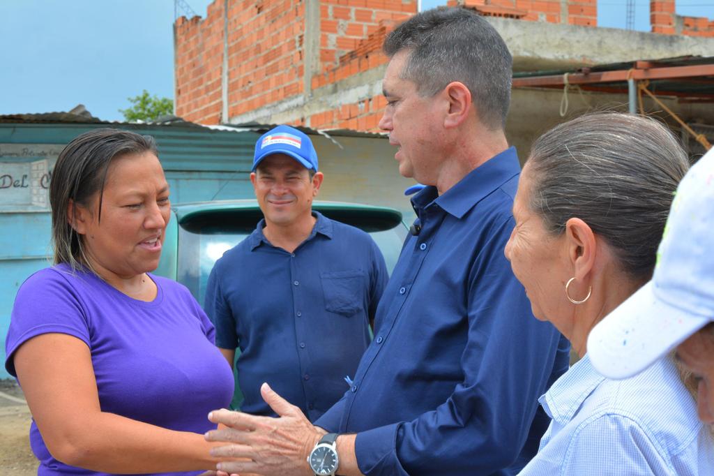 Ylidio_Abreu's tweet photo. Feliz domingo para todos, este fin de semana de gira por las 38 parroquias de nuestro estado, presentando nuestro #Plan38 a los vecinos de Los Guayos.
#CaraboboEsLaRazon https://t.co/3n4PbG4h8w