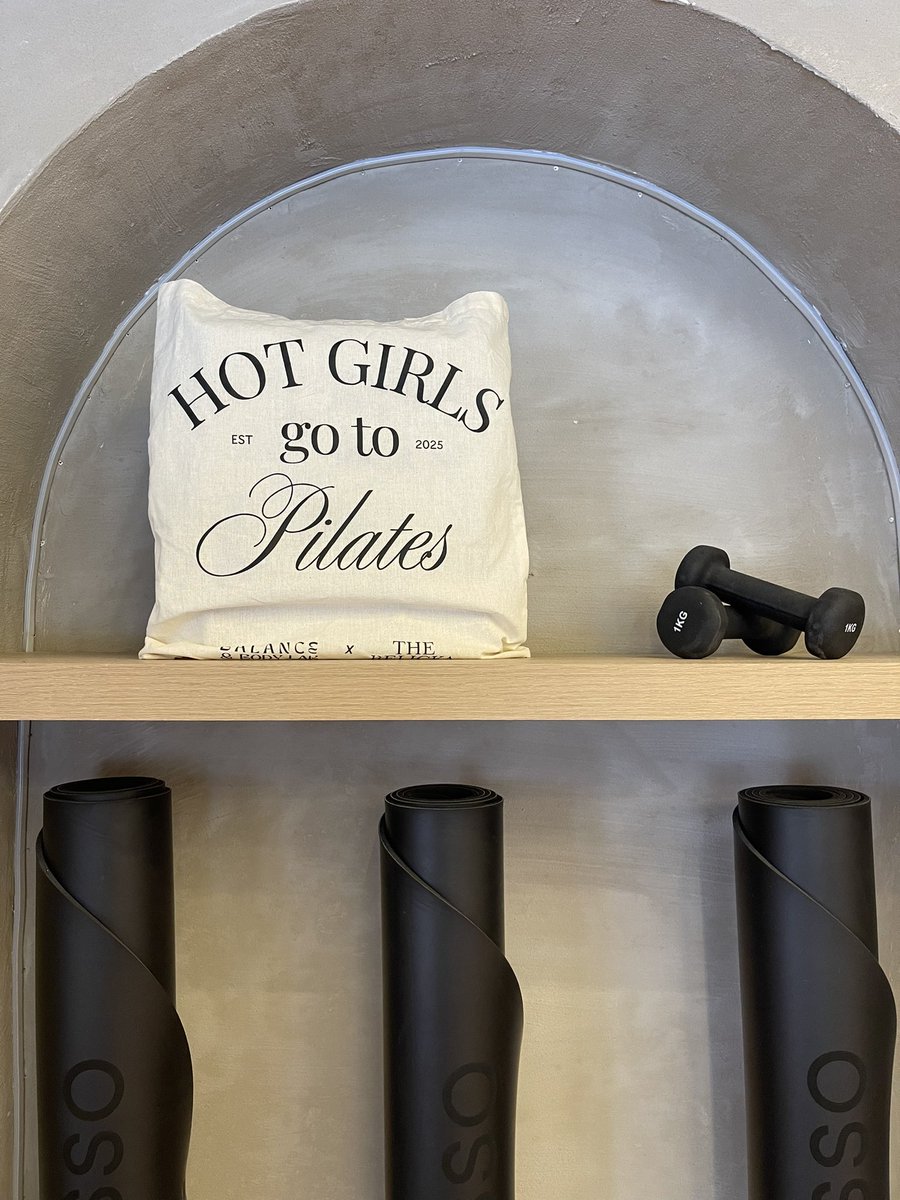 paulatoro7's tweet image. Una mañana divinaaa de pilates y coffee party🧘🏻‍♀️🩰🌺🌸🍡☕️🫖🍪🍇🍵