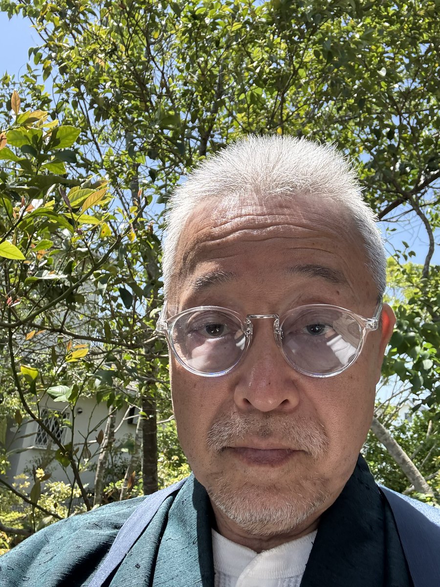 DimancheCafe's tweet image. 店の入り口近くの少スペース庭に葉の色がカラフルなヒューケラと言う多年草を植えました。植物は、初めて見るものもあり興味深く面白い。庭作りをするのも楽しいかも。世界の庭を見る旅も今後の目標にしようか。あと、昨日、3発しました。あっ、散髪。