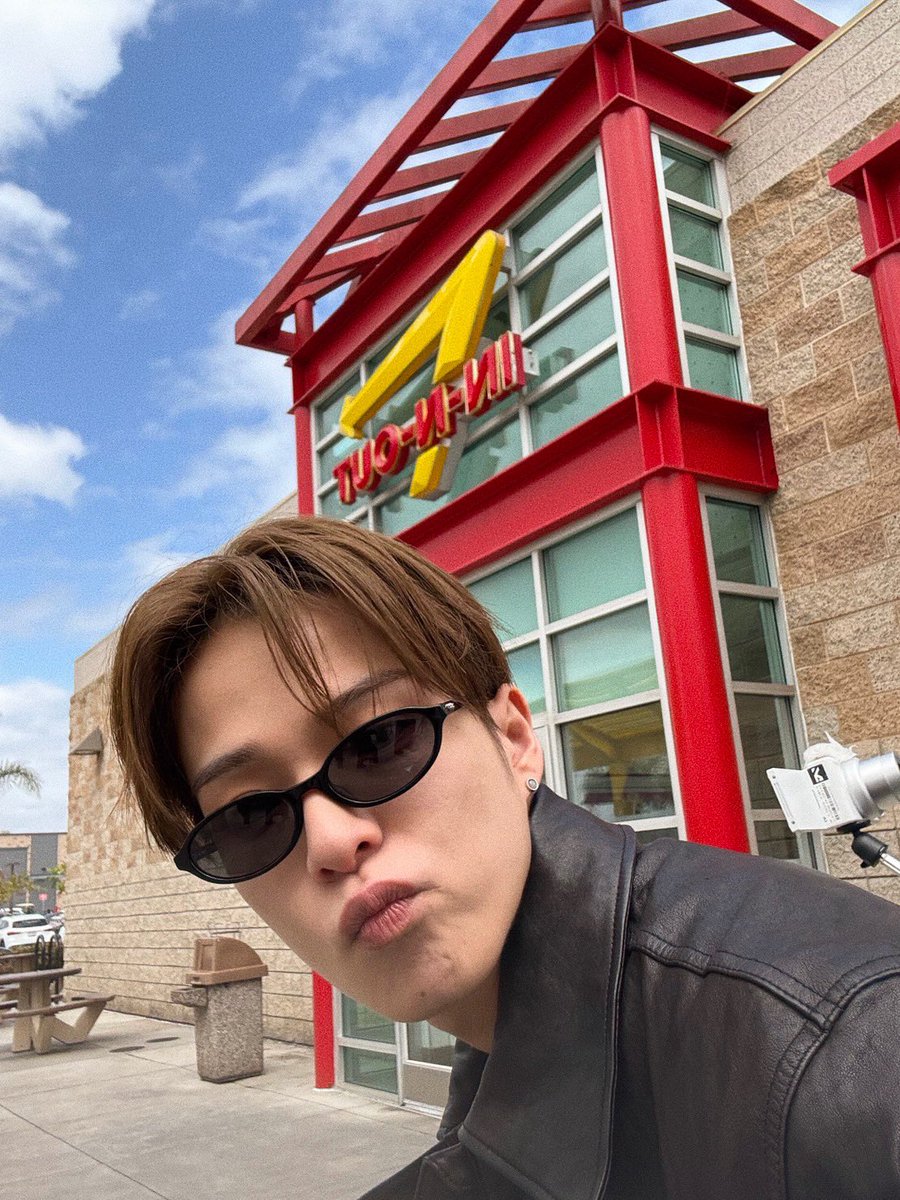 BeastCrypto_678's tweet photo. [250505] ASAHI post on Weverse🌟

“앨범공유 in LA” https://t.co/84R45BftYa
