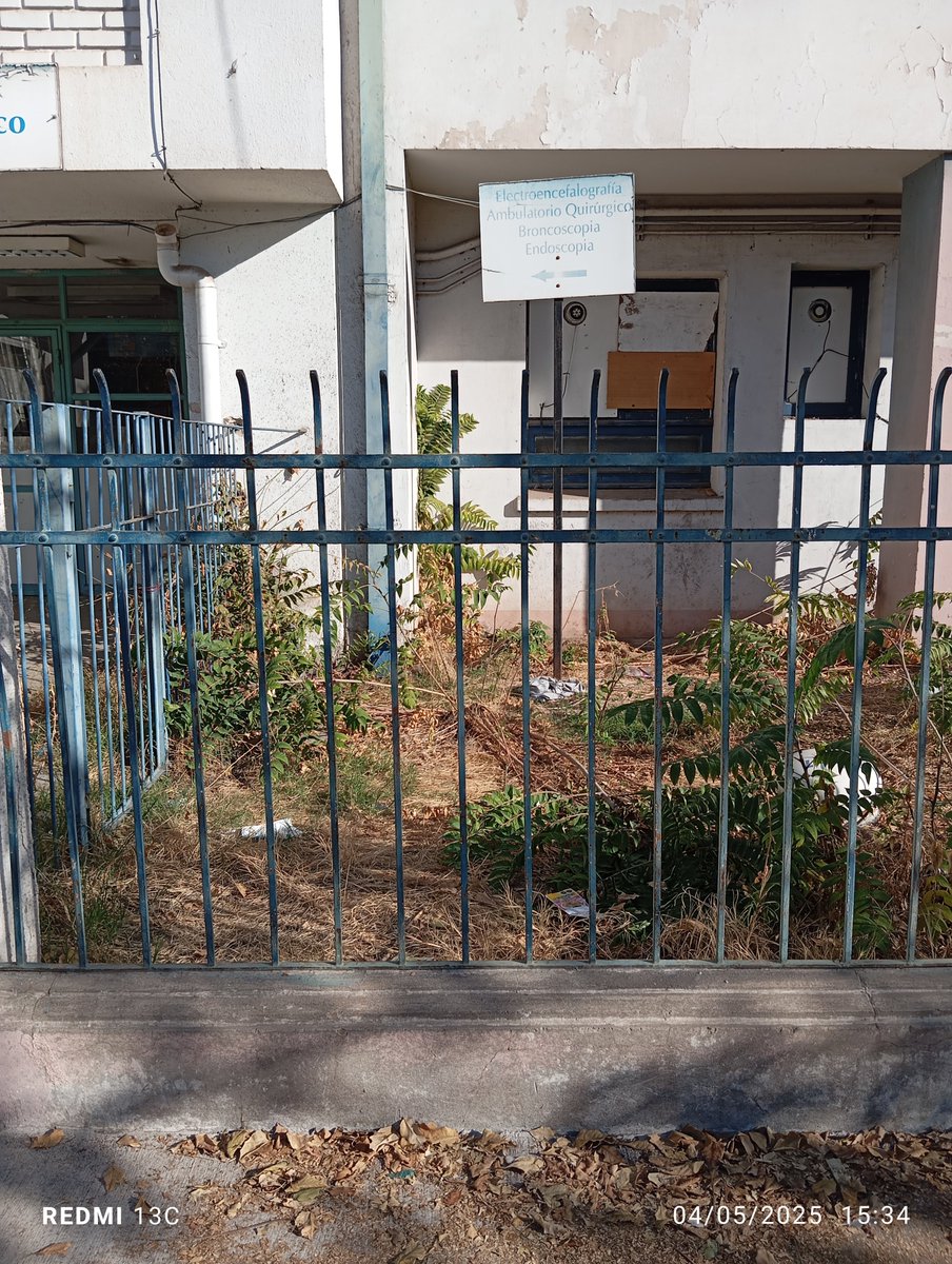 mbarrac2's tweet photo. Ex Hospital Exequiel, abandonado, cuna de delincuentes drogadictos
@MinsalChile https://t.co/cRnkDFjdGt