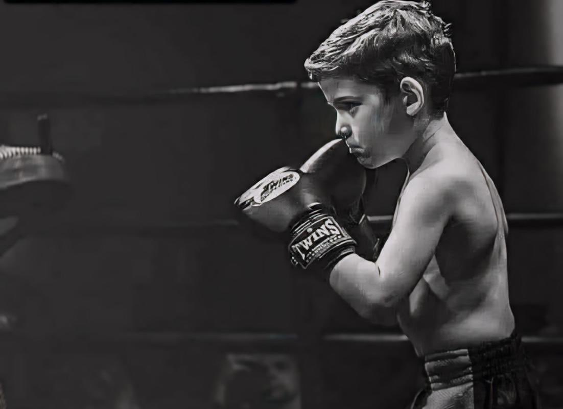 سواء كنت تحب القتال أم لا .. 
كلنا يجب أن نقاتل لأجل شئ ..
أو نعيش لأجل لا شئ.!