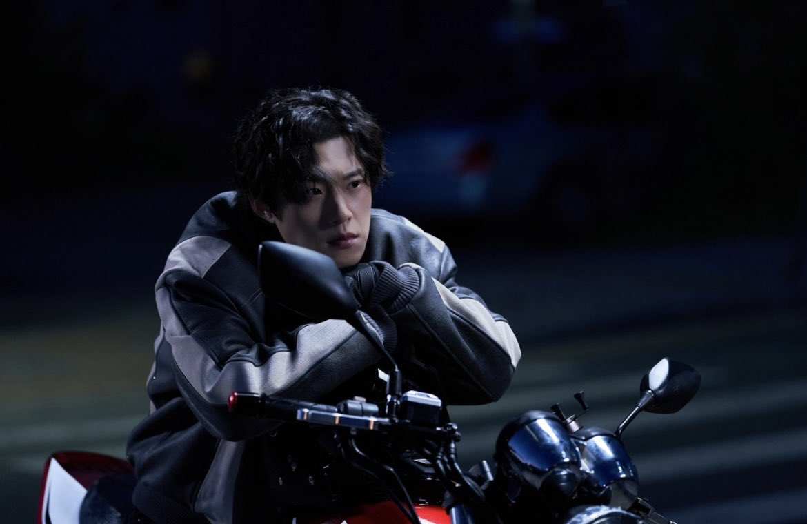 생매장 당할뻔한 조각 구하러 왔을때

👥 : 뭐야 아들래미야?
🐂 : 뭐.. 식구긴 해

나이 때문에 아들래미로 오해받는 것도 웃기고 애매한 관계성 대충 식구로 뭉뚱그리는 투우도 웃김