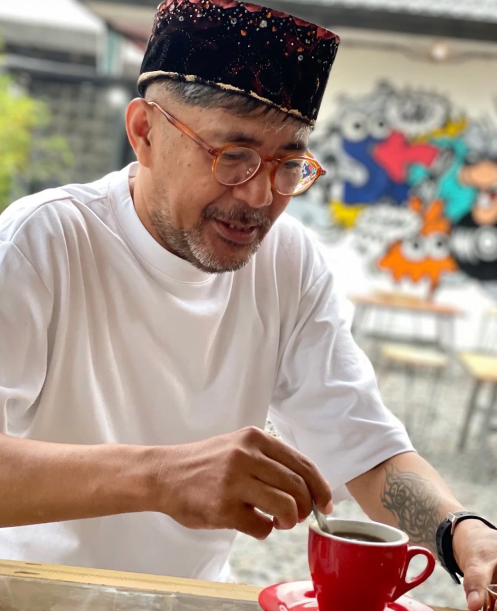 Milli Sayidan sekarang buka dari jam 10 pagi - 11 malam. Monggo yg mau ngopi sembari kerja, meeting, maksi atau nongkrong sambi rasan2 jg blh