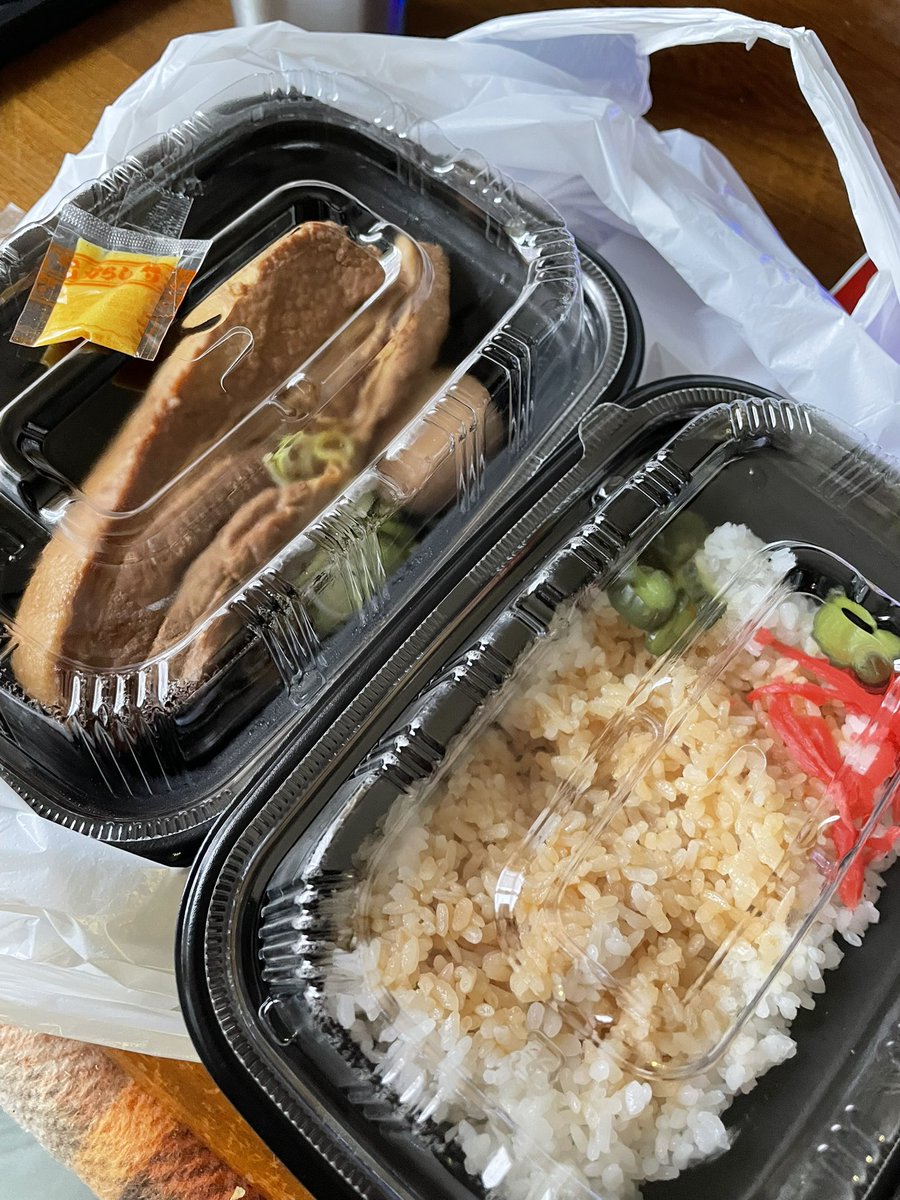 埼玉の入間にあるもつ煮込み食堂みつ子！この前の山梨のモツ煮のリベンジに来ました！モツ煮ってこれよ！Ｗモツ煮定食(煮込みと焼き)で超美味い！お弁当に一本角煮弁当も購入！デカくてインパクトバッチリ！これで1320円って安い！　#モツ煮　#みつ子　#埼玉