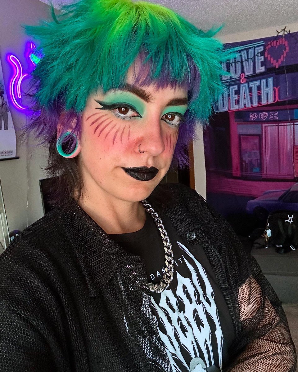 Finally living out the scene kid aesthetic I tried so hard for in high school 😭💜