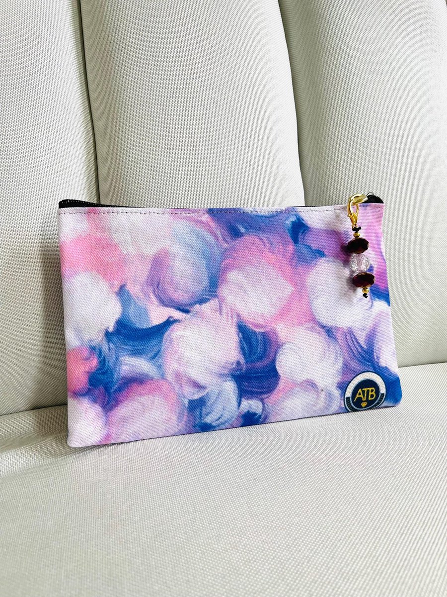 AlicesTreasureb's tweet image. alicesbox.etsy.com/listing/181121… 
#Clutch #Pouch #SpringBag #HandmadeMakeupBag