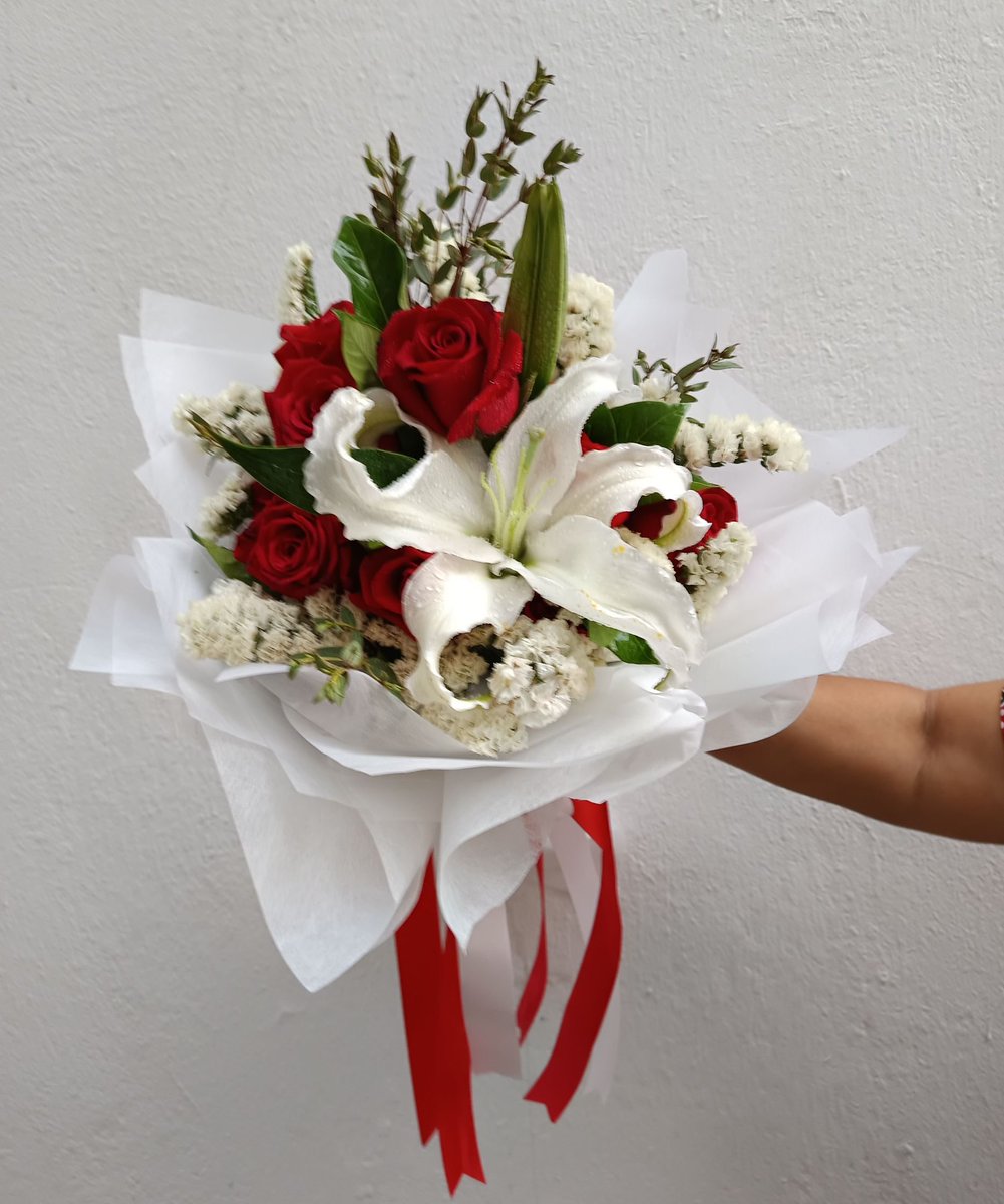 FlowerZoo's tweet photo. #ช่อดอกไม้ ขาว-แดง หรือ ขาวล้วน ช่อใหญ่ - เล็ก เน้น #ดอกไม้ สีโบ-กระดาษแจ้งได้ ลูกค้าเรียกรถมารับ ถนนจันทน์ 55 ได้ค่ะราคาตามเทศกาล วันเกิด ครบรอบ รับปริญญา 📷0897811452📷 #VanillaMoon #IconSiam #TheUp #สาทร #Terminal21 #พระราม3 #บางรัก #สีลม ไลน์ID #FlowerZoo https://t.co/A3enhpEoaB