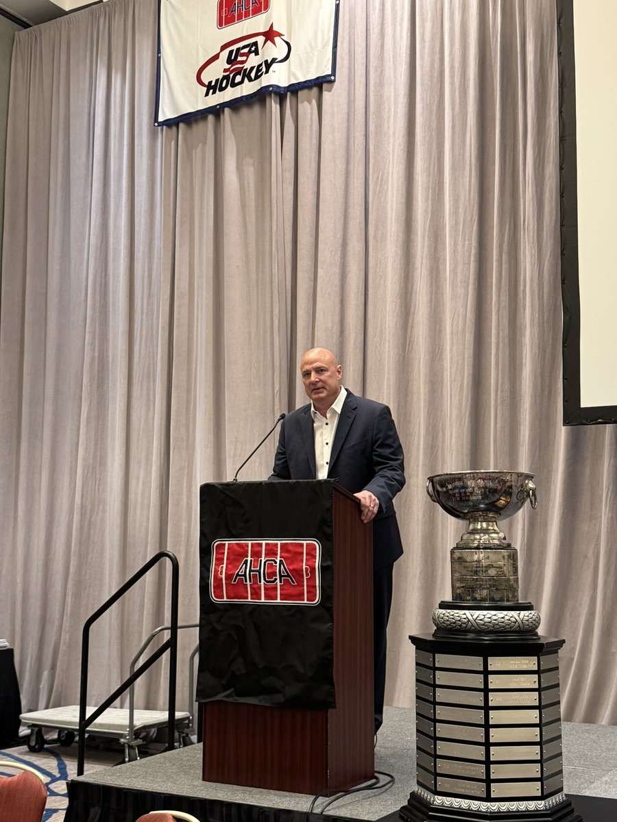 Congrats to coach Ferschweiler on officially being honored as the National Coach of the Year! 

#BroncosReign