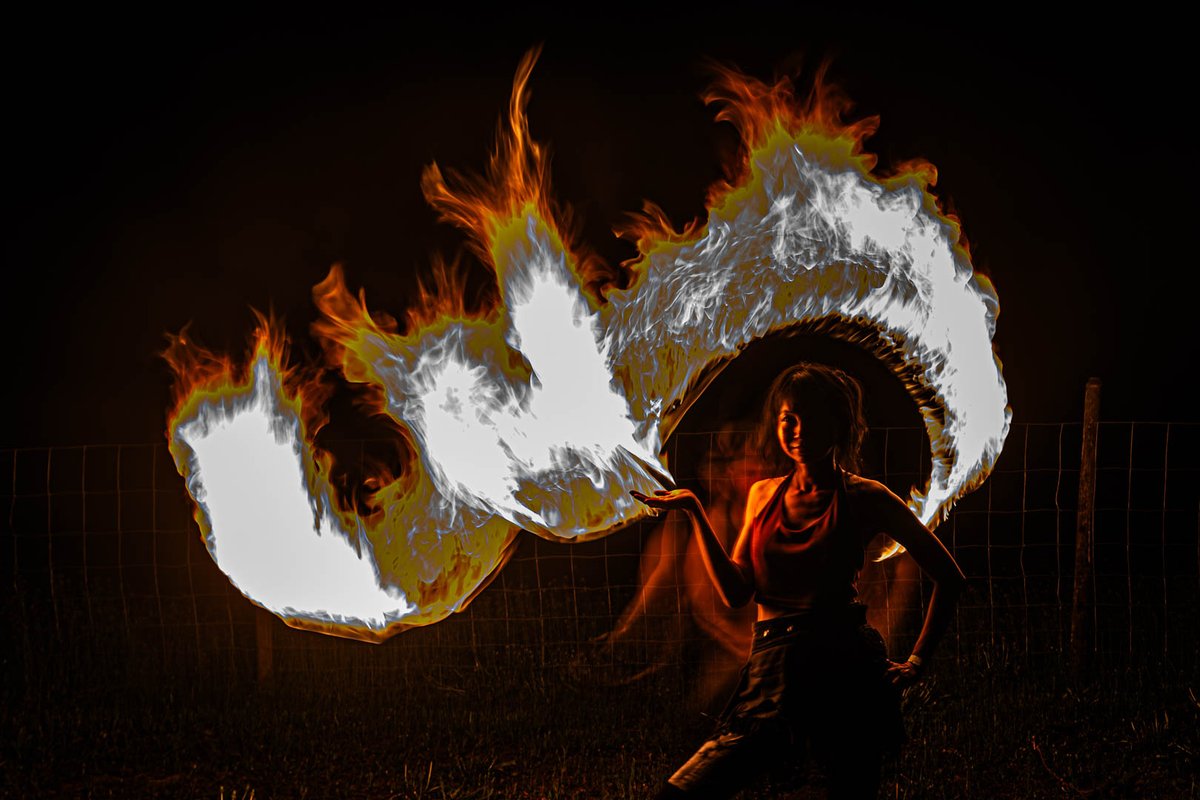 MarksGonePublic's tweet photo. 2 AM, DJ still thumping, flames roaring, hundreds vibing, and @jaybrephoto lands his final light-painted frame. 🔥🎧📸 #FirePerformance #LightPainting https://t.co/xQ0KpzLp3t