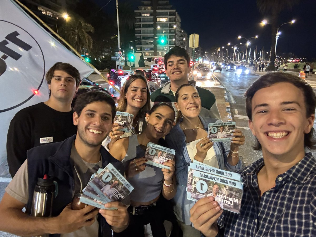 Tomas (@tomasweverman) on Twitter photo 7 días para cambiar Montevideo
<a href="/MartinLemaUy/">Martin Lema</a> Intendente y <a href="/JBarriosBove/">Javier Barrios Bove</a> Alcalde
📍Rivera y Soca
📍Rambla y Pagola 7 días para cambiar Montevideo
<a href="/MartinLemaUy/">Martin Lema</a> Intendente y <a href="/JBarriosBove/">Javier Barrios Bove</a> Alcalde
📍Rivera y Soca
📍Rambla y Pagola