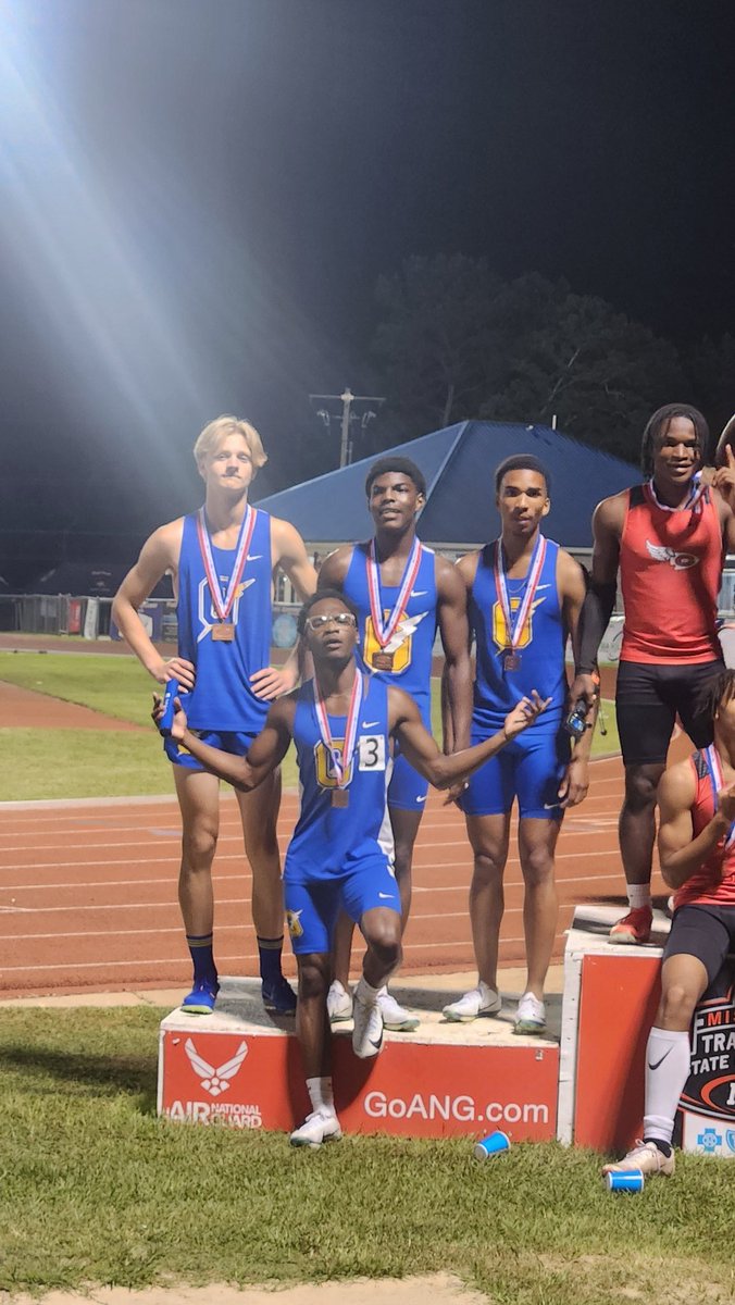 _ohstrack's tweet image. Congratulations to Bailey Kosko on finishing 3rd in the 1600 with a time of 4:23.92, 2nd in the he 800 with a time of 1:58.54.  Congratulations to the 4x400 relay team of Kamar Johnson, Paul Webb, Graham Vaughan, and Damari Giles on finishing 3rd with a time of 3:23.62.
