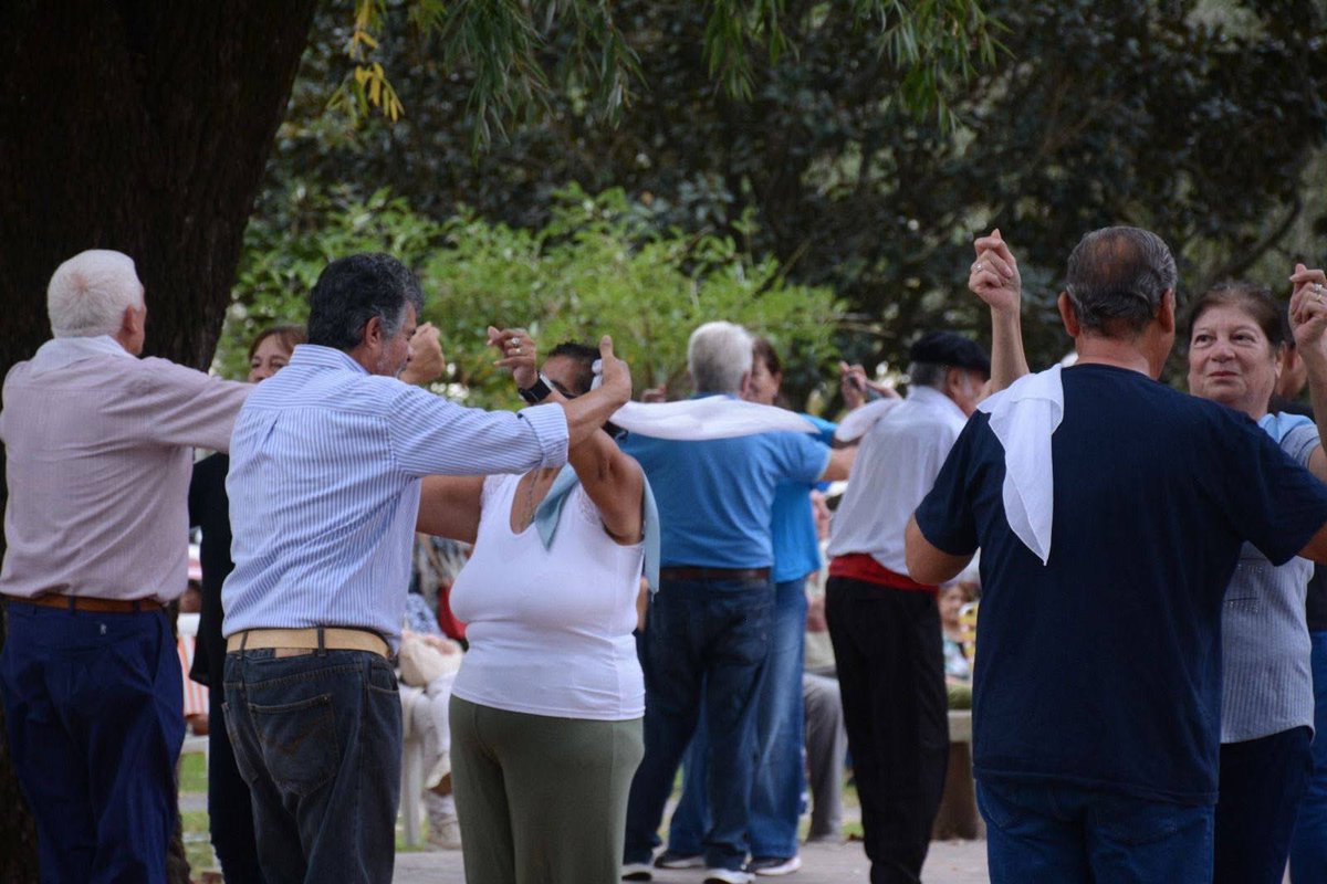 rattofranc's tweet photo. Disfrutamos otro domingo entre vecinos y turistas entusiastas con los Bailecitos Criollos en el tradicional patio Guida O' Donell y con todo el folklore de Adolo Colombo Mosetti
#MasCultura #MasTurismo #Areco #Folklore #tradicion https://t.co/ZlafpTy78S