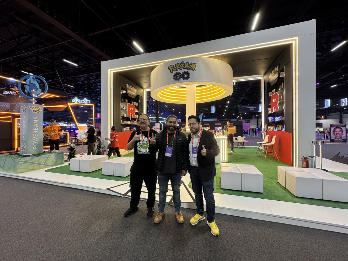 ¡<a href="/gamescomlatam/">gamescomlatam</a> fue una locura! Evento in-game, globo del Team Rocket, keynote con <a href="/MichaelSteranka/">Michael Steranka</a> y otras sorpresas nos valieron el premio a Mejor Juego Móvil por voto popular. Qué suerte ser parte del mejor equipo en <a href="/PokemonGoAppLA/">Pokémon GO Latinoamérica</a> haciendo magia desde 2019. ¡Y lo que falta!