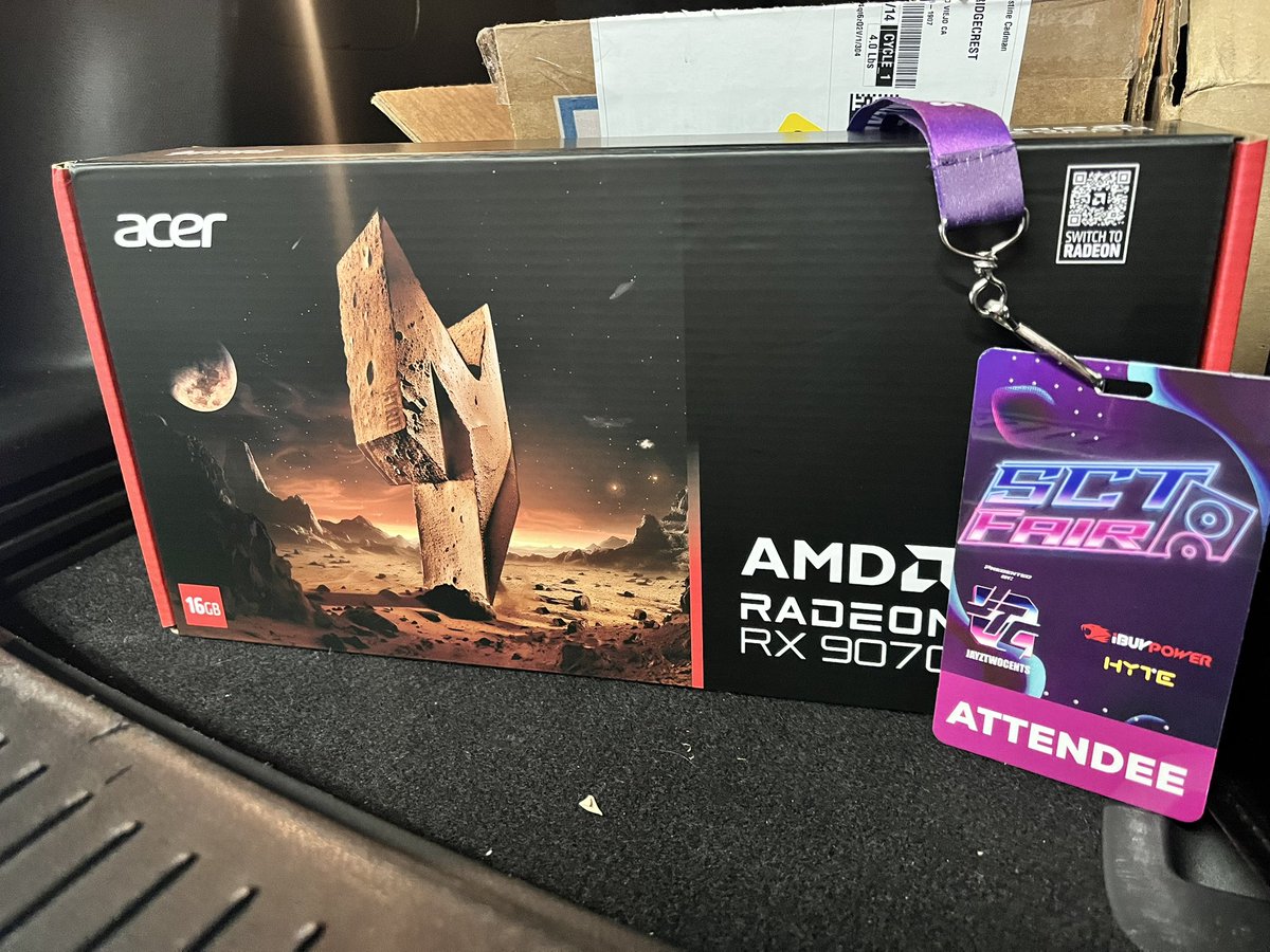hakujoumuse's tweet photo. Thank you for the birthday gift @amd @JayzTwoCents @iBUYPOWER #SoCalTechFair Im gonna make portable ITX Build with it!!! https://t.co/OrWKkyHNLI