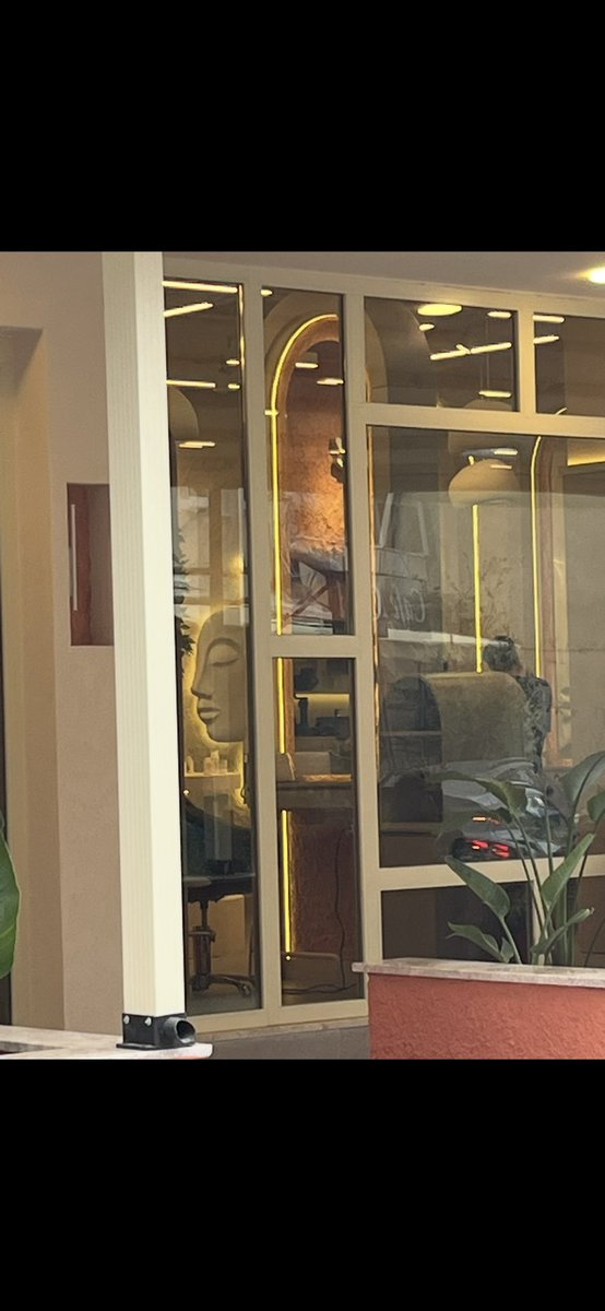 Sen benden iyisini bulduysan ne mutlu sana 
Gözlerin arasa da bir daha çıkmam karşına