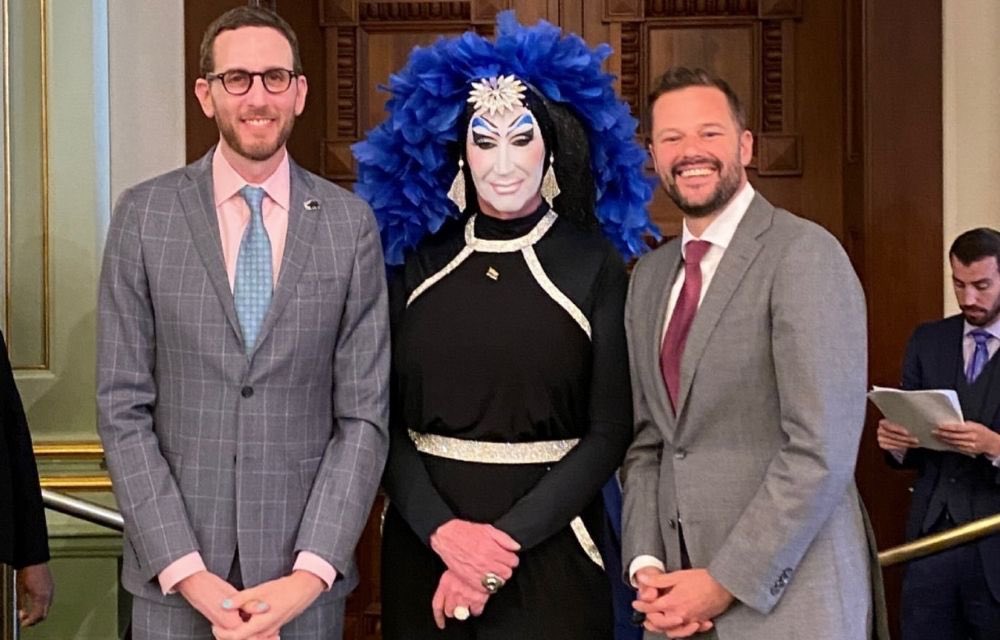 TheKevinDalton's tweet image. Leftists: How dare President Trump desecrate the image of the Pope and the entire Catholic religion!!!

Also the left: