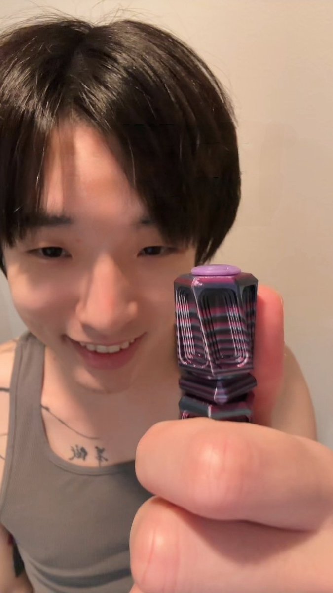 shelaism's tweet image. Yang ini kaya bocil habis mandi banget dah maunya pake kutang doang gak mau dipakein baju 😭🤏🏻