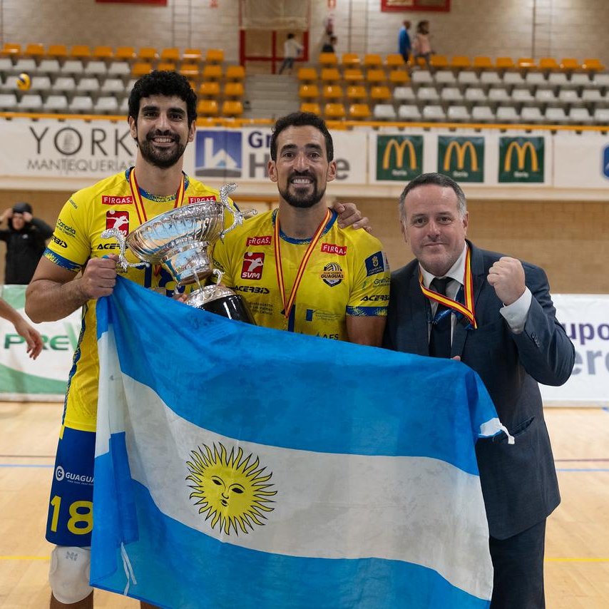 CAMPEONES 🏆

<a href="/Nicobruno10/">Nicolas Bruno</a> y <a href="/ramosmartin18/">Martín Ramos</a> 🇦🇷 levantan la #Superliga 🇪🇸 con <a href="/cvguaguas/">Club Voleibol Guaguas Las Palmas de Gran Canaria</a> tras vencer en la serie final Río Duero Soria.

Los canarios consiguen el triplete (Liga + Copa + Supercopa) por segundo año al hilo y son tricampeones de la SuperLiga.

👏👏