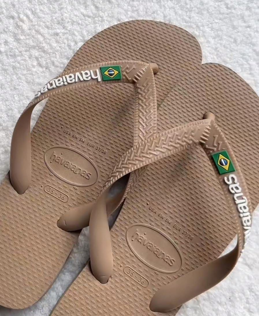 QUAL O NOME DESSA COR?????