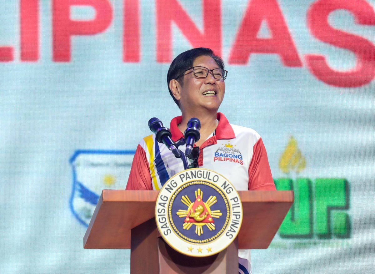 mnlstandardph's tweet photo. President Ferdinand Marcos Jr. touted the legislative competence of the Alyansa Para sa Bagong Pilipinas (Alyansa) senatorial slate, saying his anointed candidates are ready to craft new laws as soon as they are elected into office.

READ: https://t.co/NtIqMNBgVe https://t.co/m4wNpjUHIV