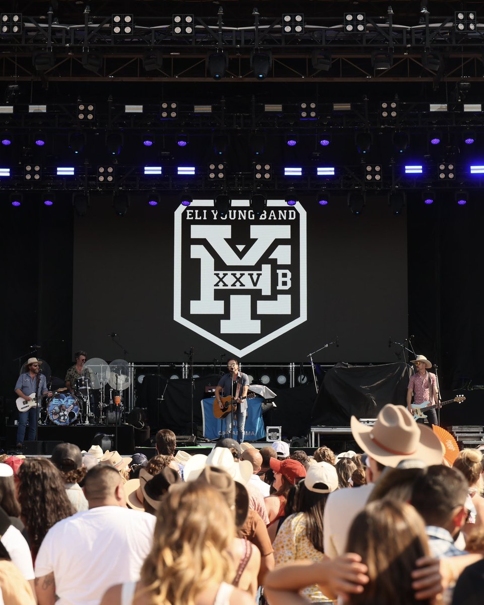 We love you like crazy <a href="/EliYoungBand/">Eli Young Band</a> 🫶
