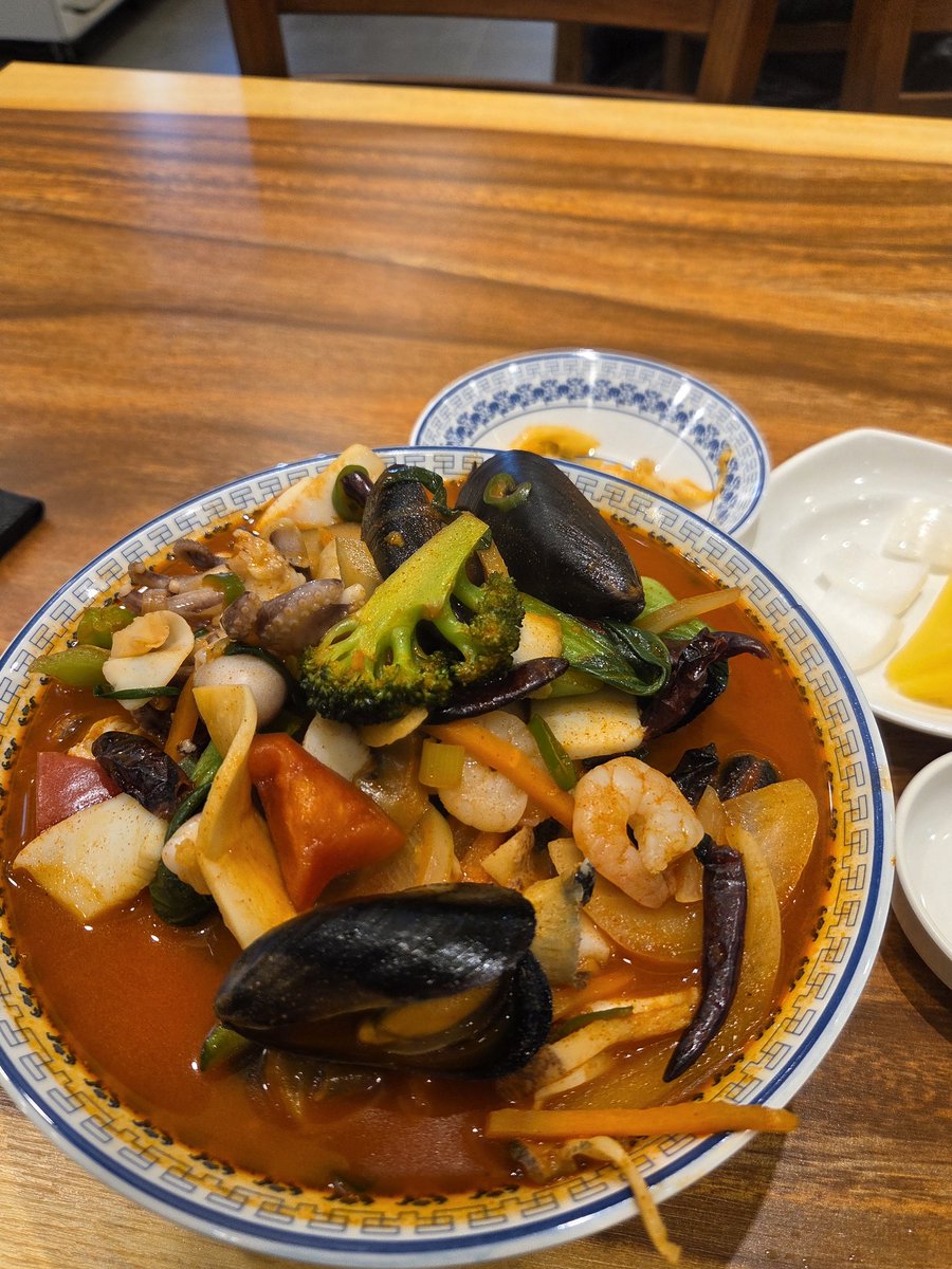 레이중화요리
고추짬뽕 11,000원
인천 서구 청라루비로42번길 5-21 (출처 : 네이버 플레이스) naver.me/FqSHljVG