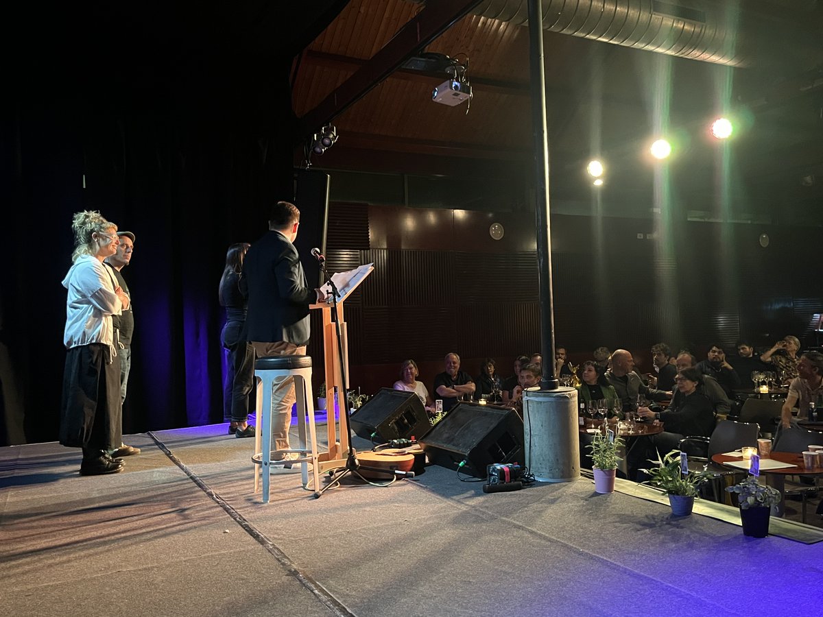 Ajuntament de Lleida (@paerialleida) on Twitter photo La <a href="/firatitelles/">Fira de Titelles</a> tanca amb èxit la seva 36a edició🎭🙌
👉Multitud de persones s’han aplegat a les sales, carrers i places on hi havia espectacles
🏆El Premi Drac d’Or al millor espectacle se l’ha endut Javier Aranda Teatro per "Saeta de papel"
➕info➡️paeria.cat/ca/actualitat/… La <a href="/firatitelles/">Fira de Titelles</a> tanca amb èxit la seva 36a edició🎭🙌
👉Multitud de persones s’han aplegat a les sales, carrers i places on hi havia espectacles
🏆El Premi Drac d’Or al millor espectacle se l’ha endut Javier Aranda Teatro per "Saeta de papel"
➕info➡️paeria.cat/ca/actualitat/…