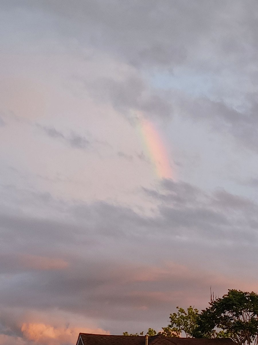 Lovablecc1's tweet photo. Just caught the #Rainbow 🌈 #GodIsMyFavArtist #ArtCeCeLove https://t.co/zZ5Krs1o3C