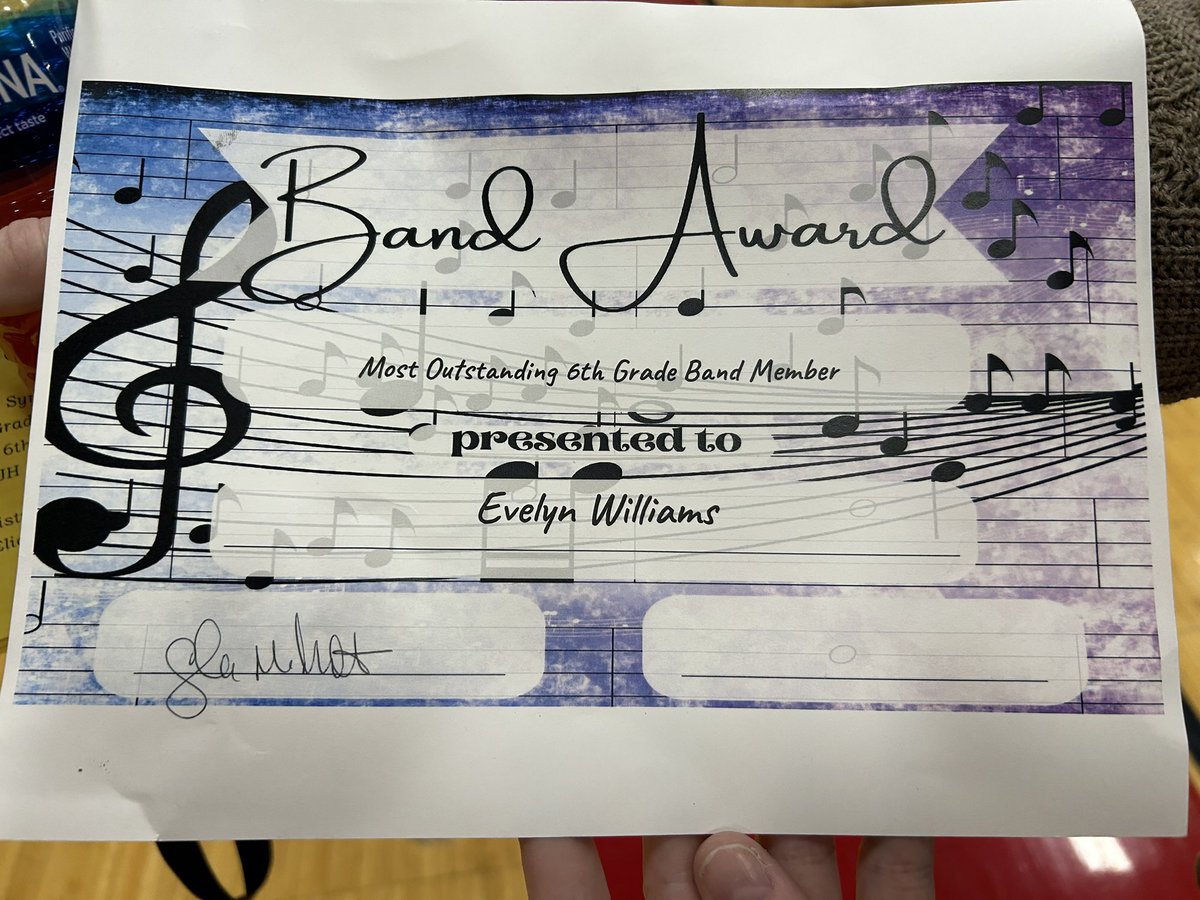 3 performances of alice in wonderland. then a drums and percussion performance on sunday w an award for her efforts tossed in as well! great job lil one!!