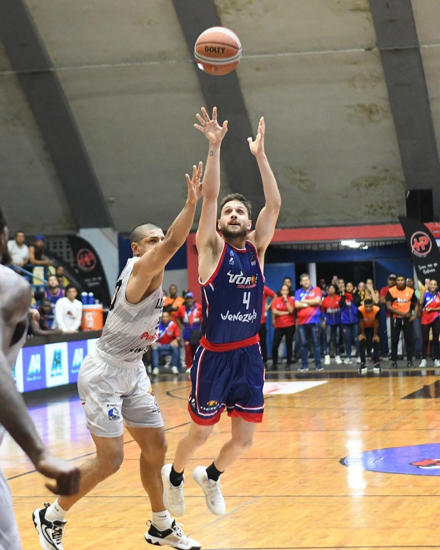 SPB 🇻🇪 | <a href="/Oficialtorosbbc/">Toros de Aragua B.B.C.</a> 92-88 Pioneros

𝐃𝐢𝐞𝐠𝐨 𝐆𝐚𝐫𝐜𝐢𝐚 🇺🇾

📊 7 puntos, 4 rebotes, 5 asistencias y 1 robo en 27min (1/1 T2 - 1/3 T3 - 2/2 TL)