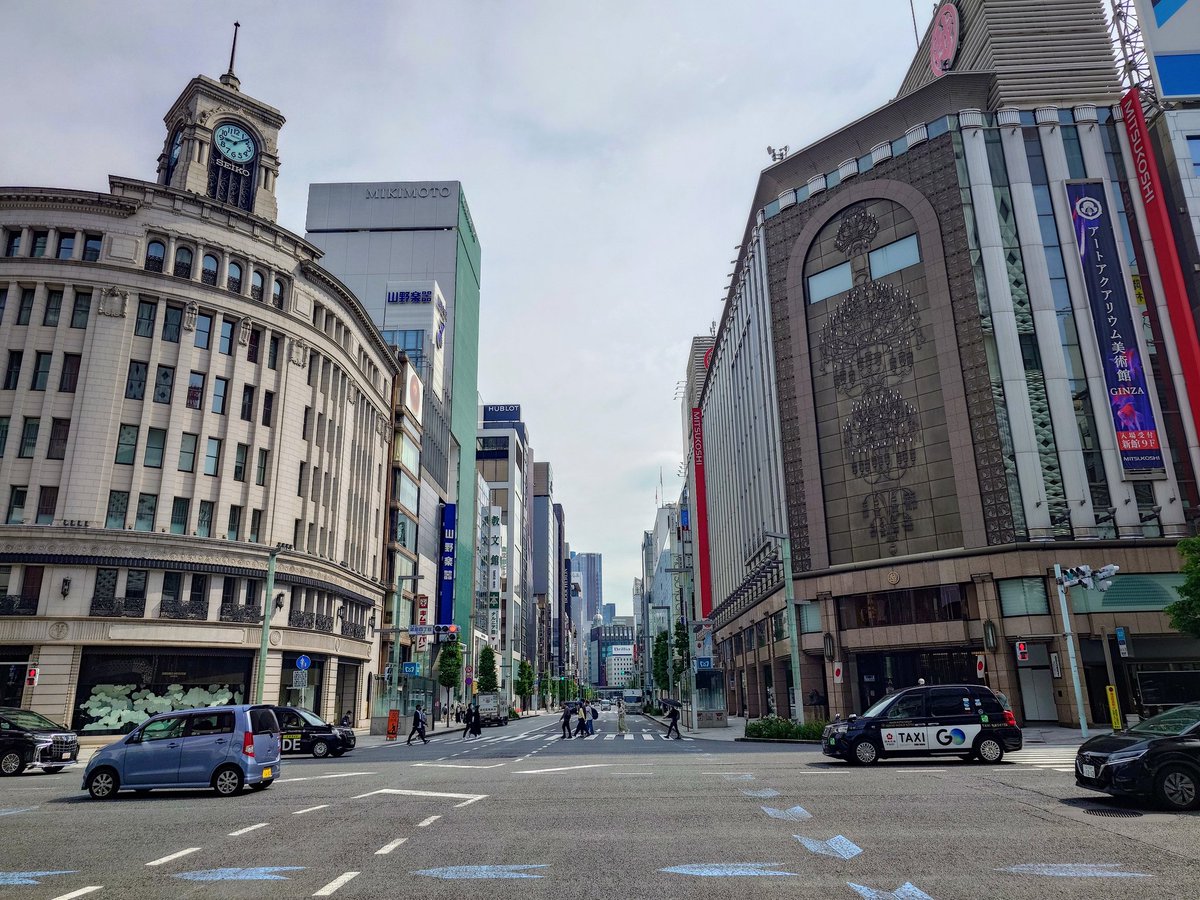 休日の銀座も朝は人が少ない