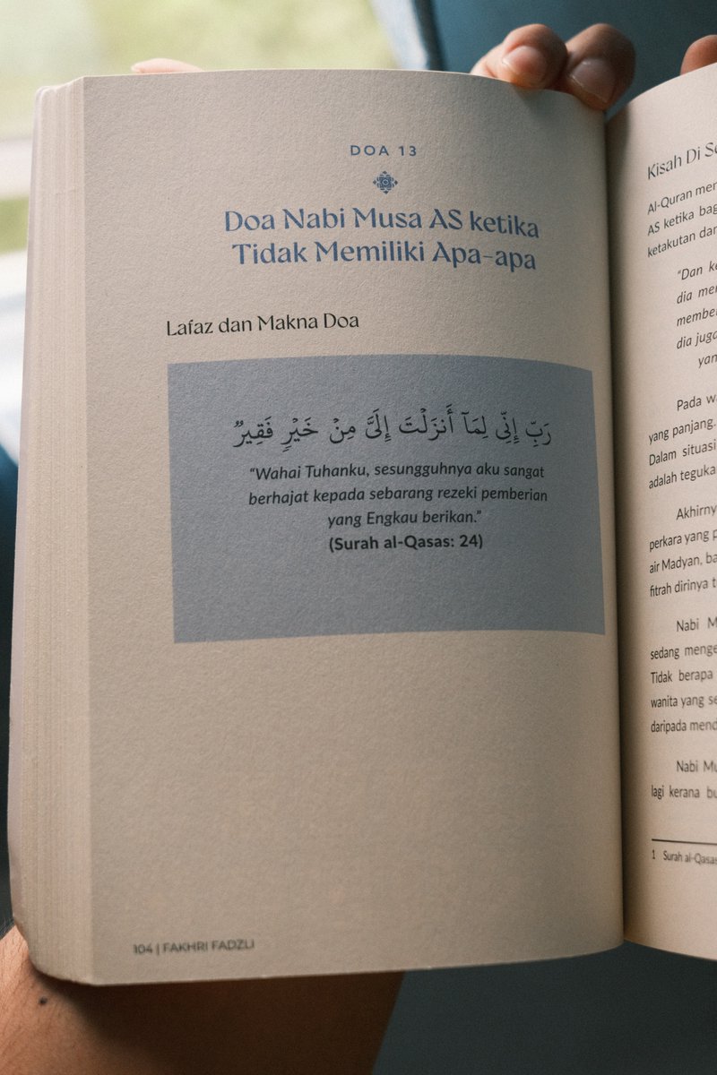 Doa Ketika Kita Tak Tahu Nak Ungkapkan Diri Macam Mana

Hari itu, Nabi Musa tak punya apa-apa.

Baginda hilang segala-galanya; keluarga, harta, kedudukan, keselesaan, kemewahan.

Baginda terpaksa tinggalkan Mesir dalam keadaan tergesa-gesa.