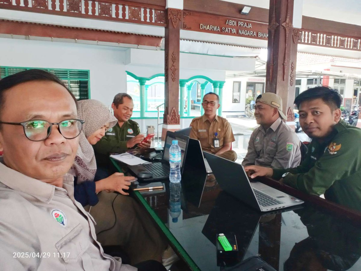 Rosidi_350709's tweet photo. Rapat koordinasi PD PLD bersama Kasipem Kec. Turen Kab. Malang untuk percepatan proses dan progres input data #IndeksDesa
@PantauAbsensi https://t.co/L00Sdl2fKu