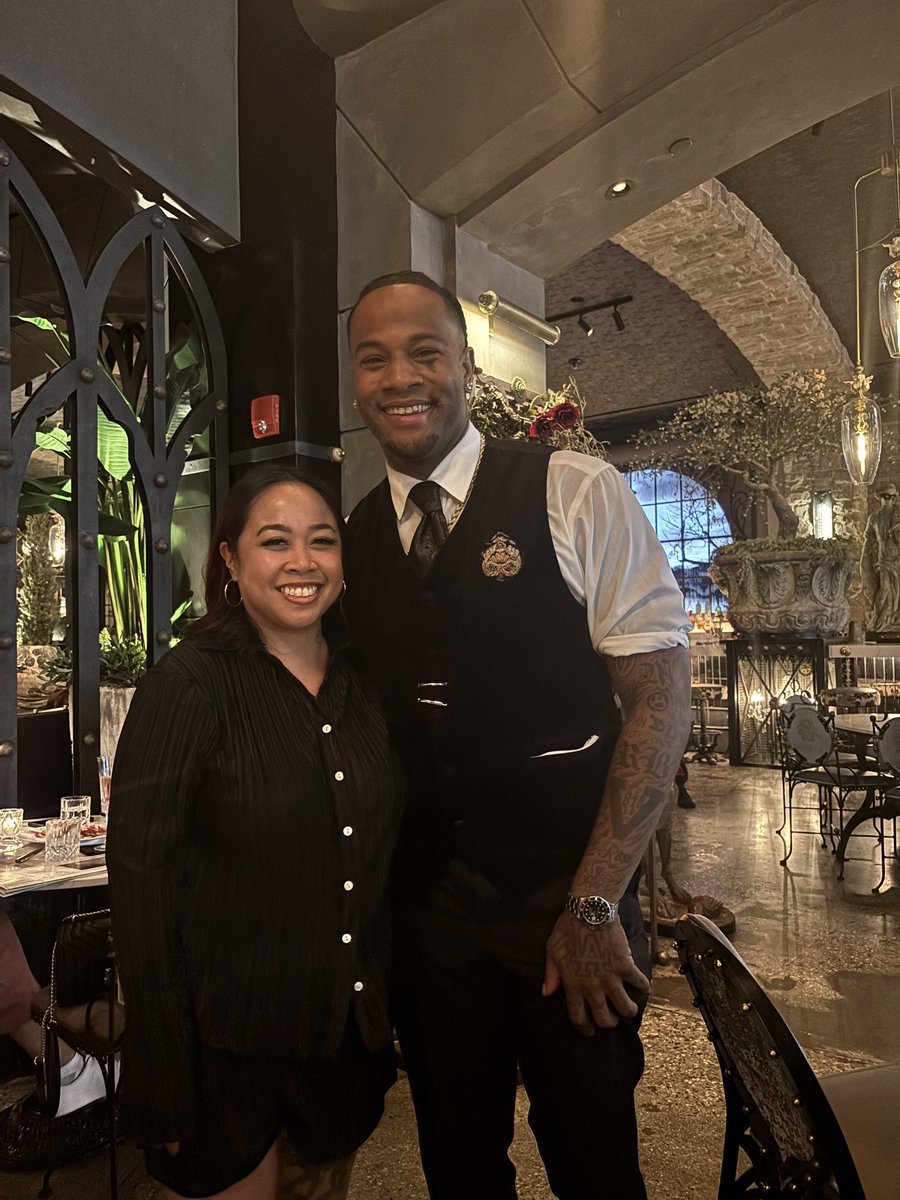 Miss Casey Carter tweet media