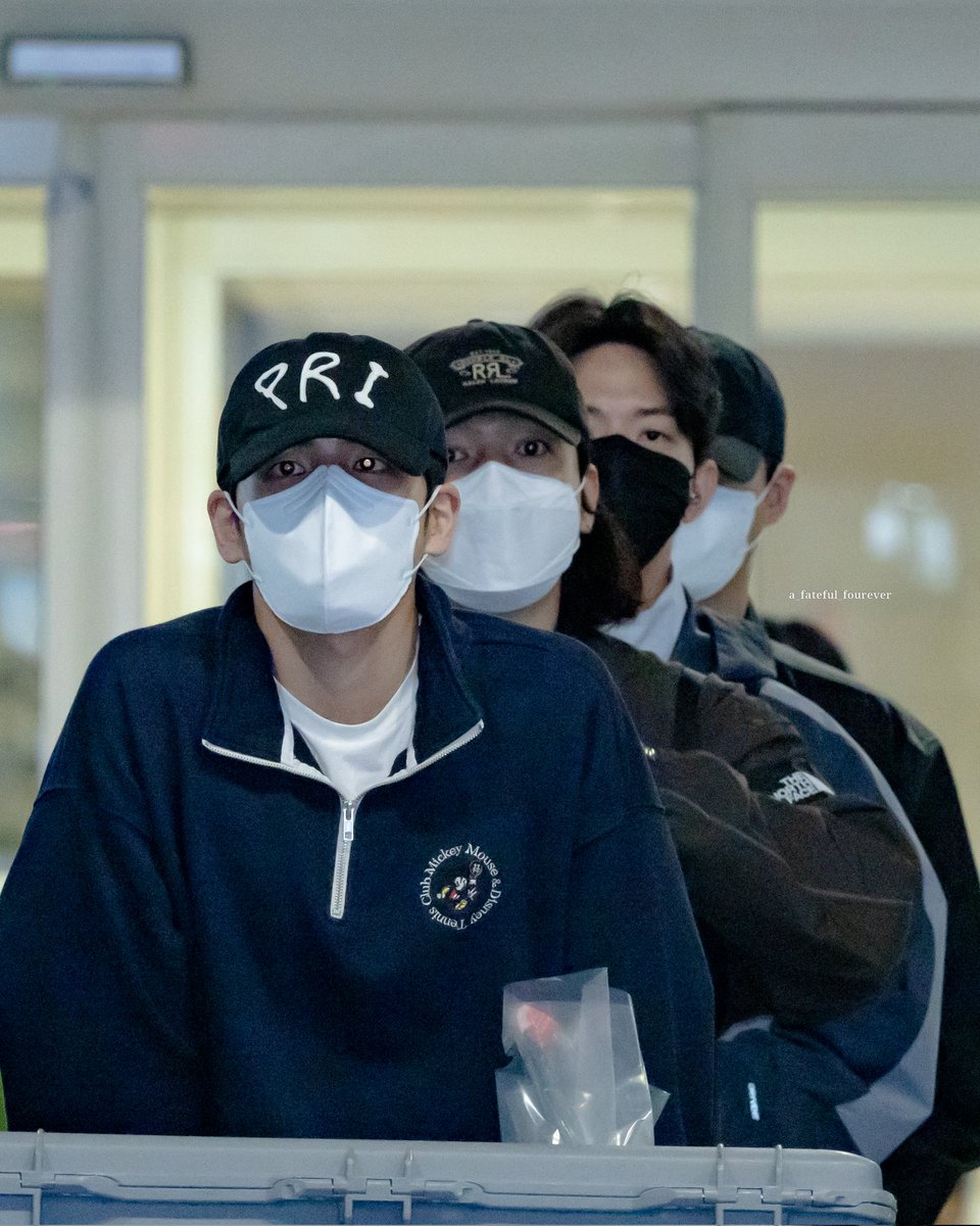 youngkeyoung's tweet photo. DAY6 Gayut parkir momen 💙

"Kaga usah takut belakang lu ada gua" https://t.co/qzh0Omwqvi