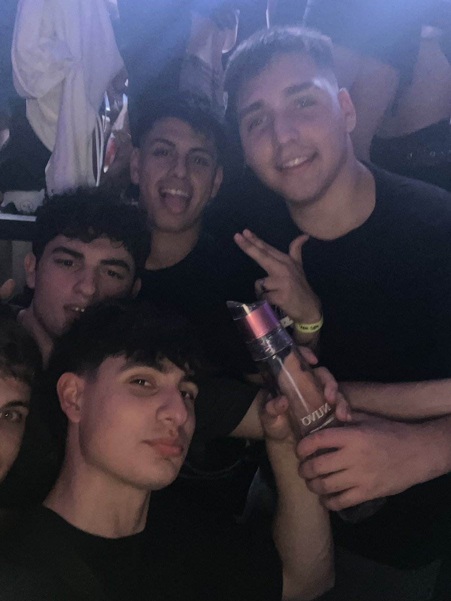 HinchaLyn's tweet photo. Estos HIJOS DE MIL PUTA salieron de joda anoche, se cagaron en el equipo y hoy nos hicieron perder el INVICTO. No puedo creer el nivel de DESCOMPROMISO que manejan. Nos rompemos el orto todo el torneo y estos SINVERGÜENZAS tiran todo por la borda. INCREÍBLE. https://t.co/CKdP7UWQiO