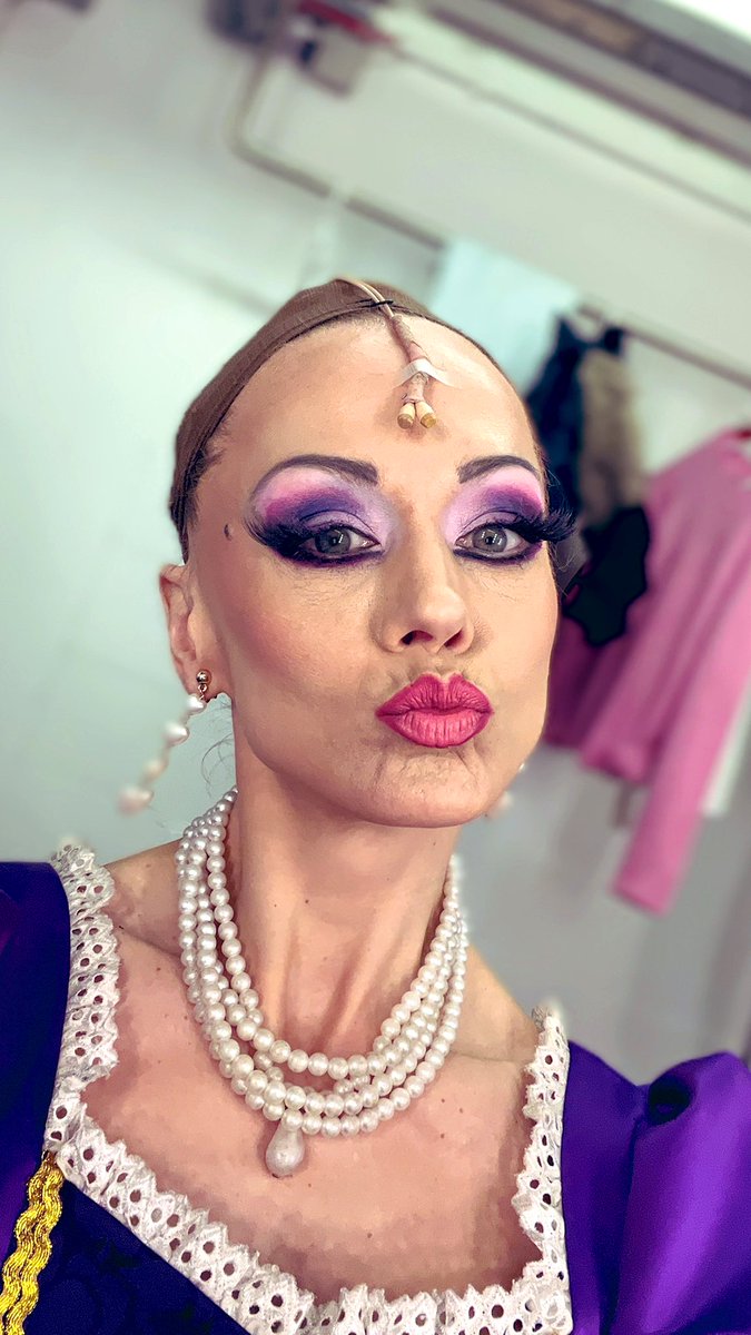 Waiting for me wig! Kisses 💋 
<a href="/ChittyOnTour/">ChittyOnTour</a> <a href="/mcleanwilliams/">McLean-Williams Ltd.</a> <a href="/dobcasting/">Debbie O'Brien Casting</a> #actress