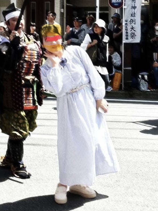 5/3小田原北條五代祭武者行列
（某協会のSNS掲載画像より）
某女性市議会議員の方…
前代未聞の飛び入り⁉︎
不常識極まり無し！