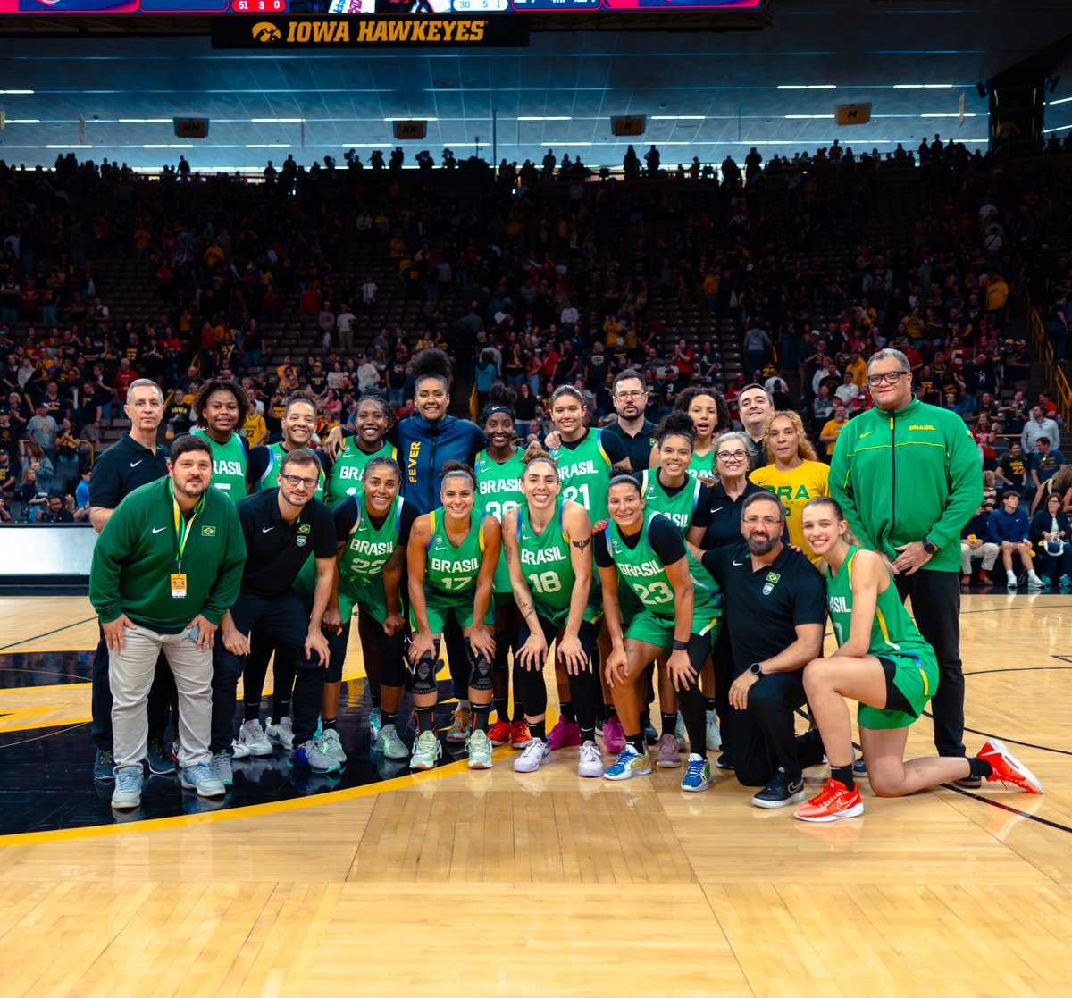 Fim da turnê brasileira na WNBA com uma participação mais do que especial no pós-jogo contra o Indiana Fever! ❤️🇧🇷