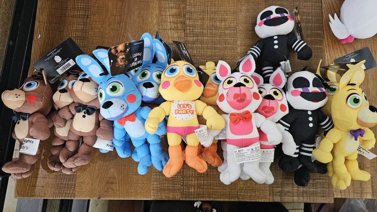 PuggosP's tweet image. I WON 18 OF THE NEW FNAF PLUSH???