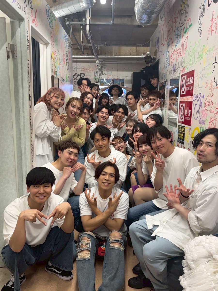 Juniorjun_SDN's tweet photo. 曜日対抗🤡🔥👾

ラスト曜日対抗はお祭りな感じでしたね！
こういった企画ももうないんだなぁと思いながら出演させていただきました🙇‍♂️
四年間たくさん投票いただきありがとうございました。🙇‍♂️
投票も大変な分、期待に応えるのもプレッシャーでした。ショーが良い思い出になってくれていたら嬉しいです! https://t.co/sbE8PCD1p3