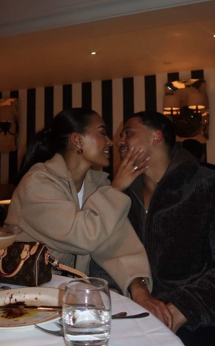 Your #AirSigns current thoughts 🩷

“You got my heart”
“I want us to make it to the end”
“I have been picturing a life with you”
“I don’t want to do nothing to lose you”
“Your my better half, I feel better when your with me”
“I brag on you all the time” 
“I’ll never mess up with